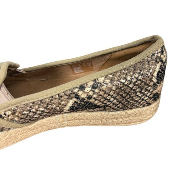 Clarks Azella Theoni Perforated Espadrille Snakeskin Slip On Flats Shoes sz 8 - Picture 4 of 16